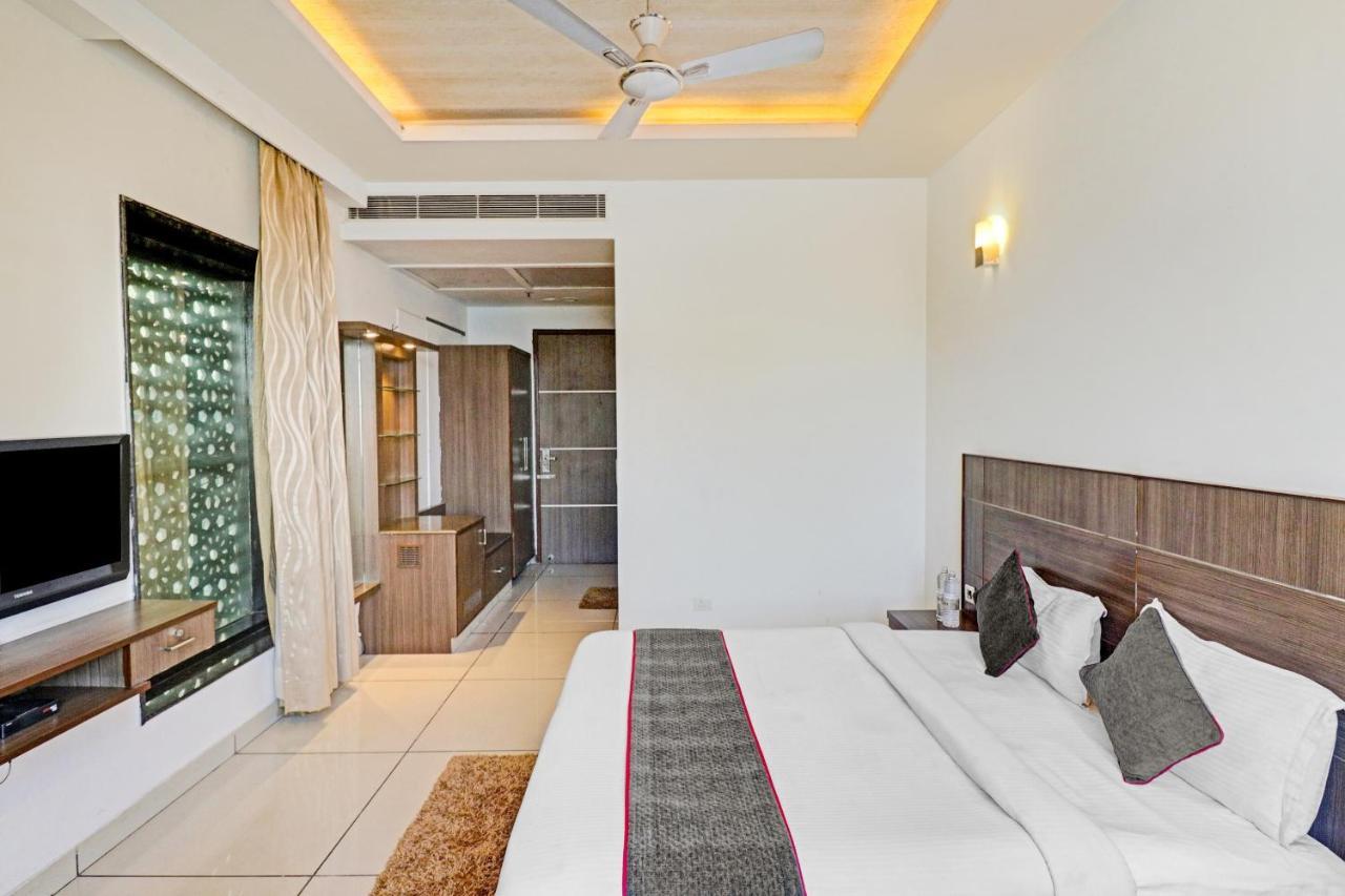 Oyo Townhouse 484 Sanskriti Otel Delhi  Dış mekan fotoğraf