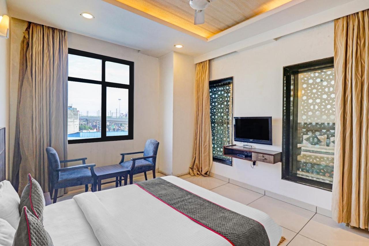 Oyo Townhouse 484 Sanskriti Otel Delhi  Dış mekan fotoğraf