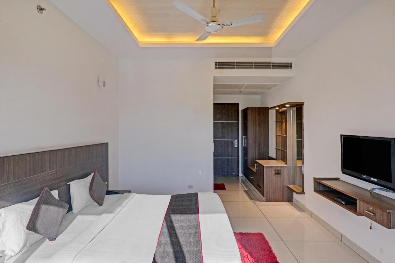 Oyo Townhouse 484 Sanskriti Otel Delhi  Dış mekan fotoğraf