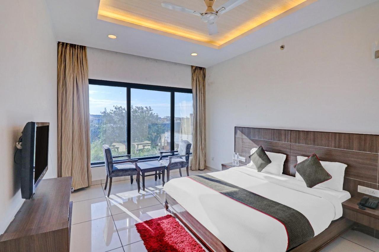Oyo Townhouse 484 Sanskriti Otel Delhi  Dış mekan fotoğraf