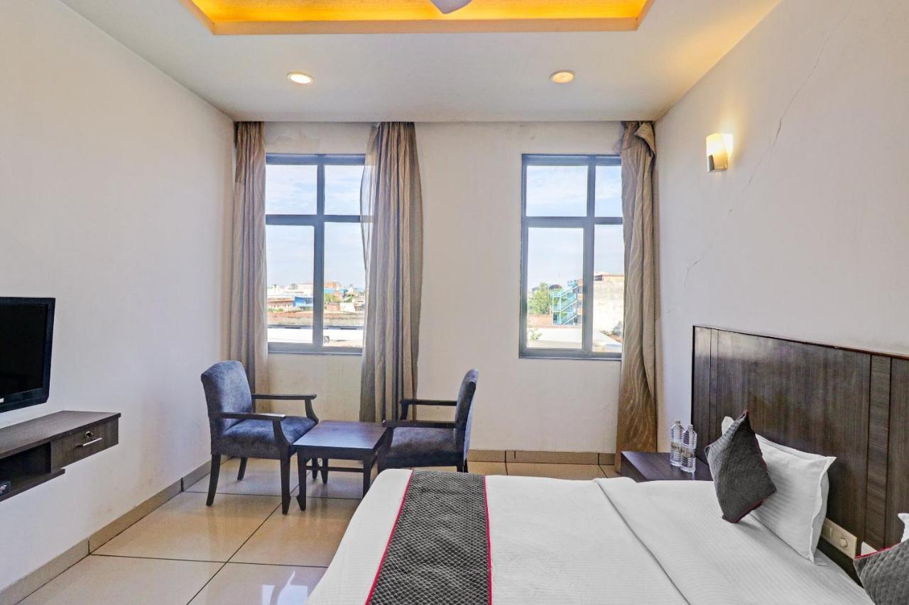 Oyo Townhouse 484 Sanskriti Otel Delhi  Dış mekan fotoğraf