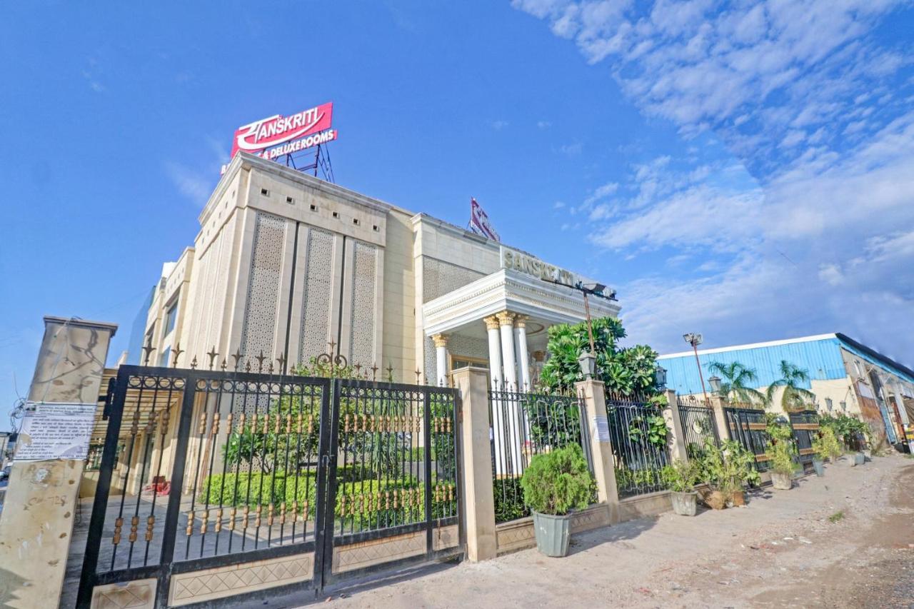 Oyo Townhouse 484 Sanskriti Otel Delhi  Dış mekan fotoğraf