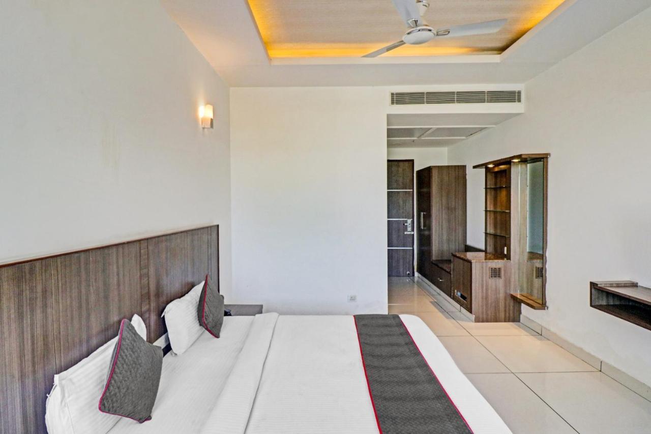 Oyo Townhouse 484 Sanskriti Otel Delhi  Dış mekan fotoğraf