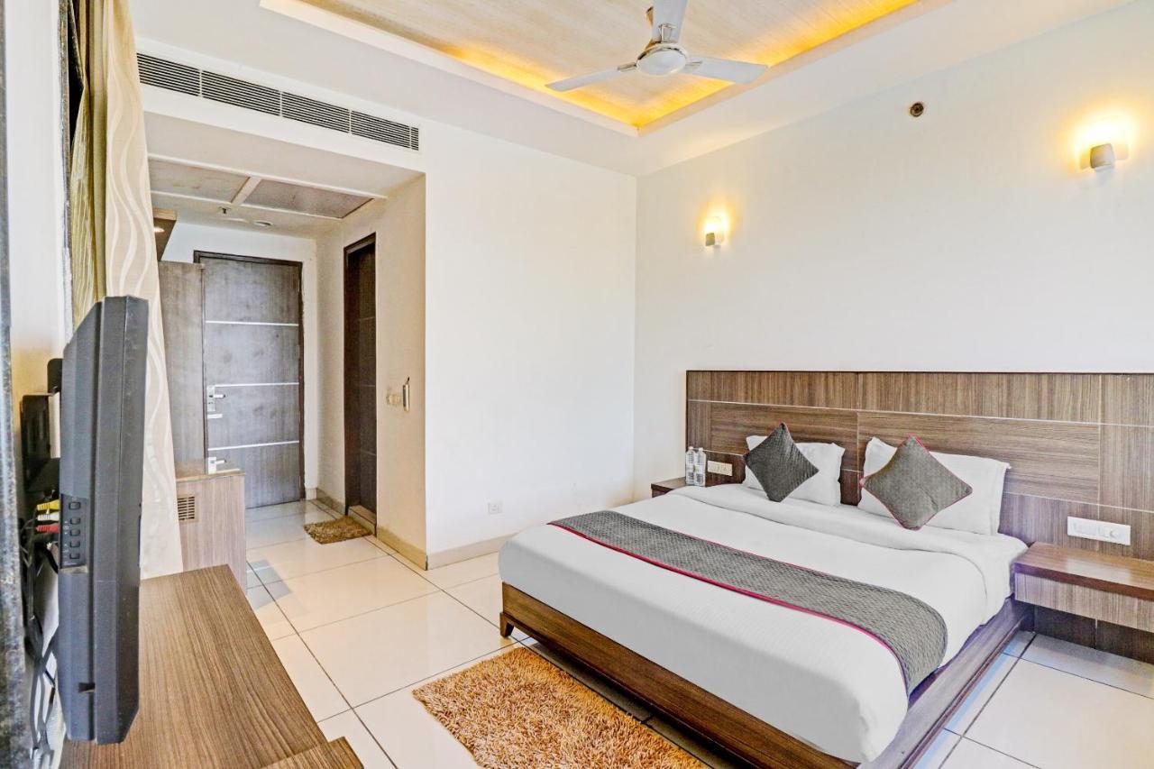 Oyo Townhouse 484 Sanskriti Otel Delhi  Dış mekan fotoğraf
