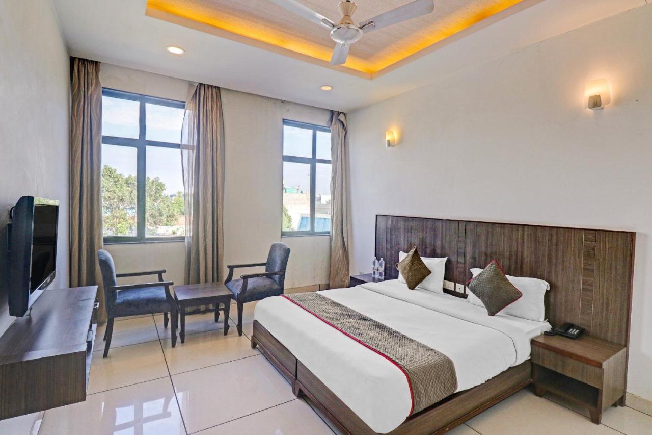 Oyo Townhouse 484 Sanskriti Otel Delhi  Dış mekan fotoğraf