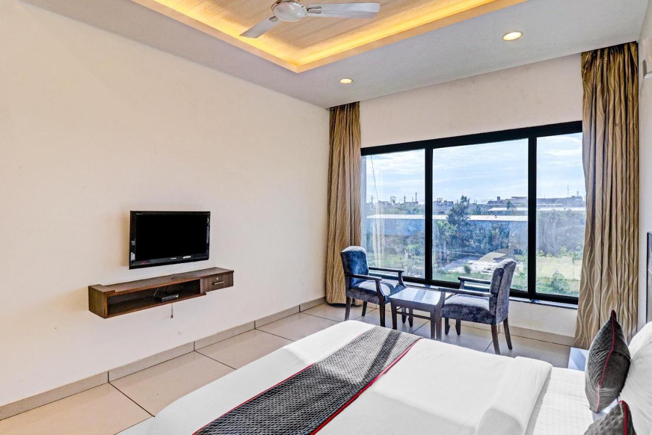 Oyo Townhouse 484 Sanskriti Otel Delhi  Dış mekan fotoğraf